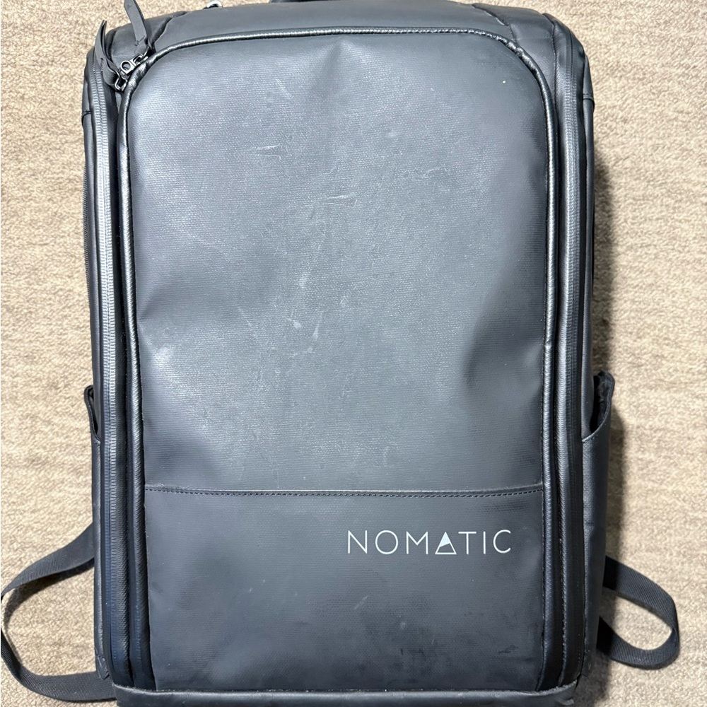 Black Men's Backpack. Nomatic travel pack 20L.